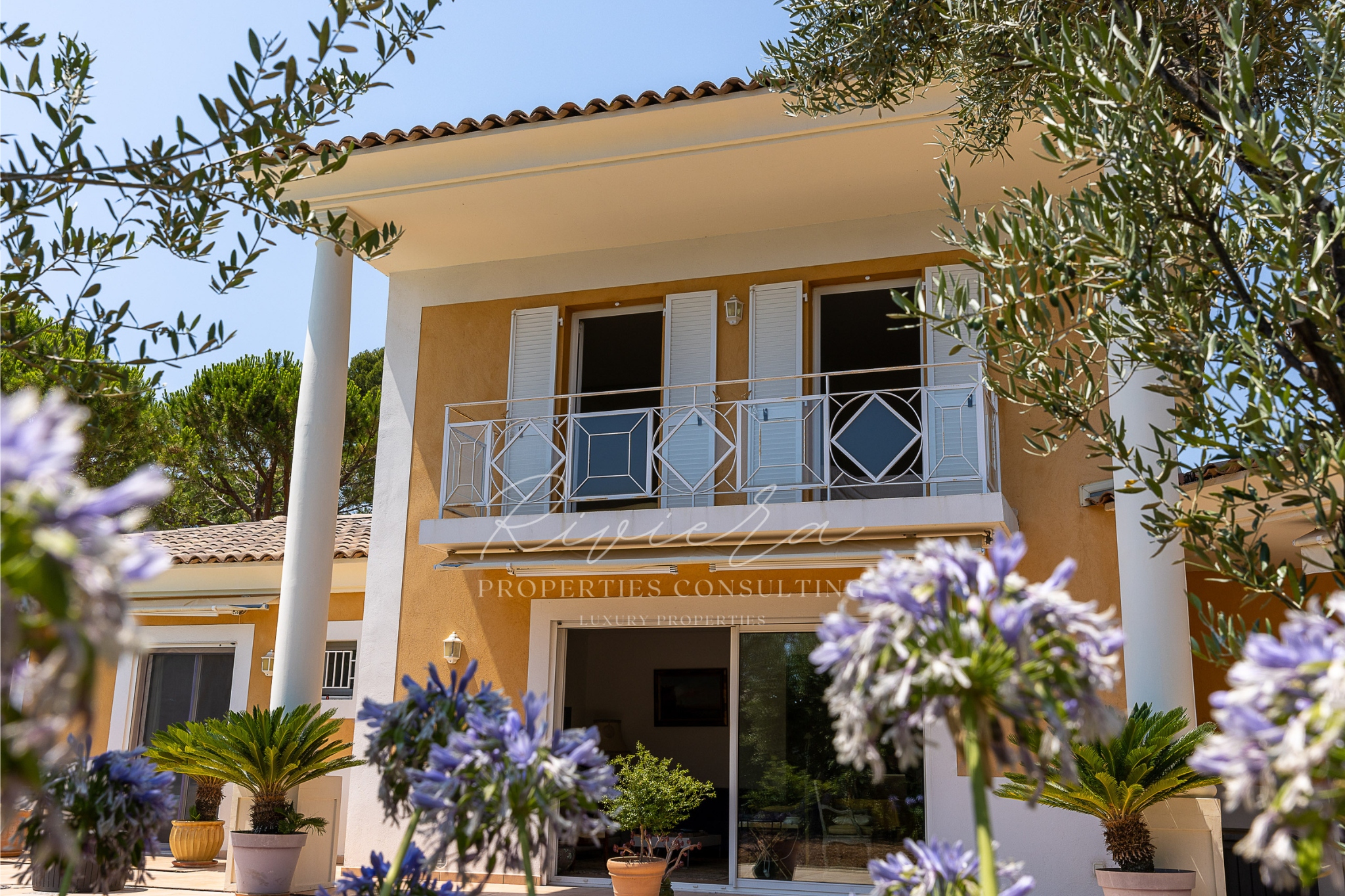Provençal style villa - Cap d'Antibes - front