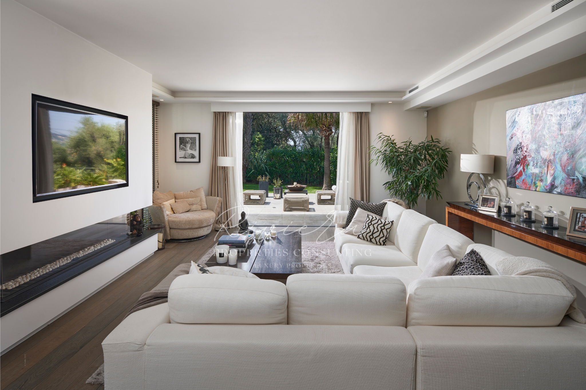 contemporary villa - Cap d'Antibes - living room