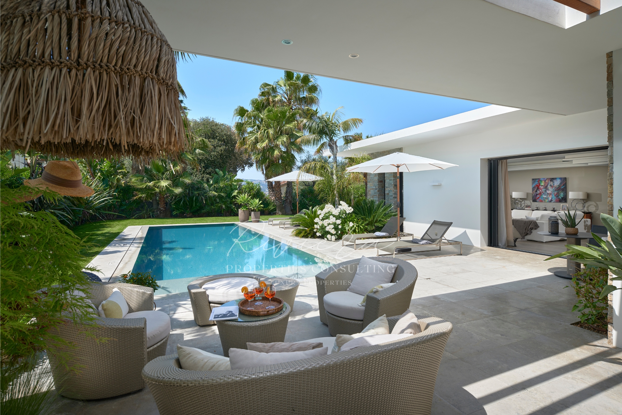contemporary villa - Cap d'Antibes - pool
