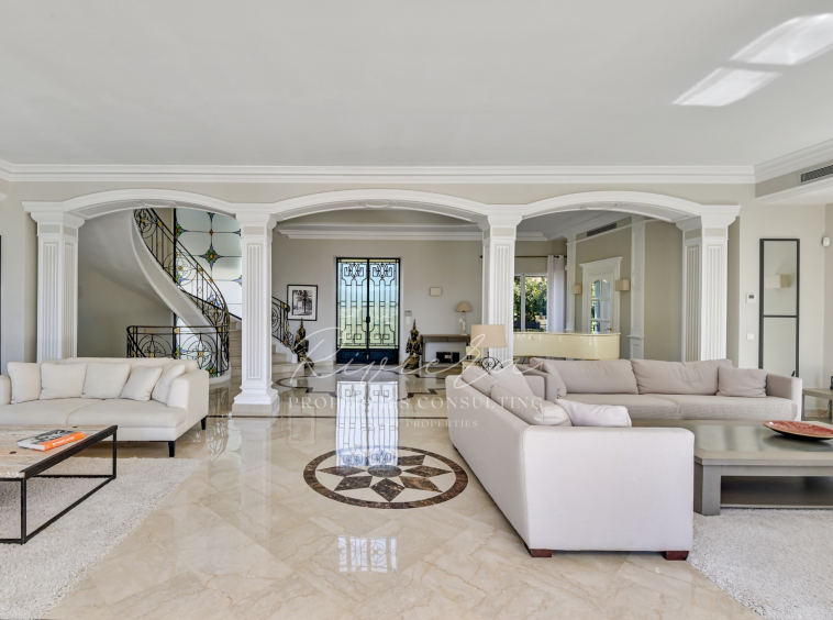Waterfront Property - Cap d'Antibes - living room