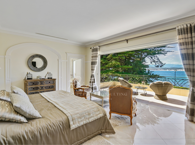Waterfront Property - Cap d'Antibes - master bedroom