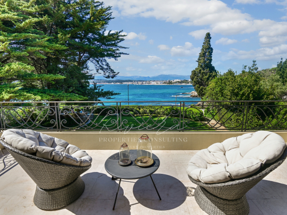Waterfront Property - Cap d'Antibes - small terrace