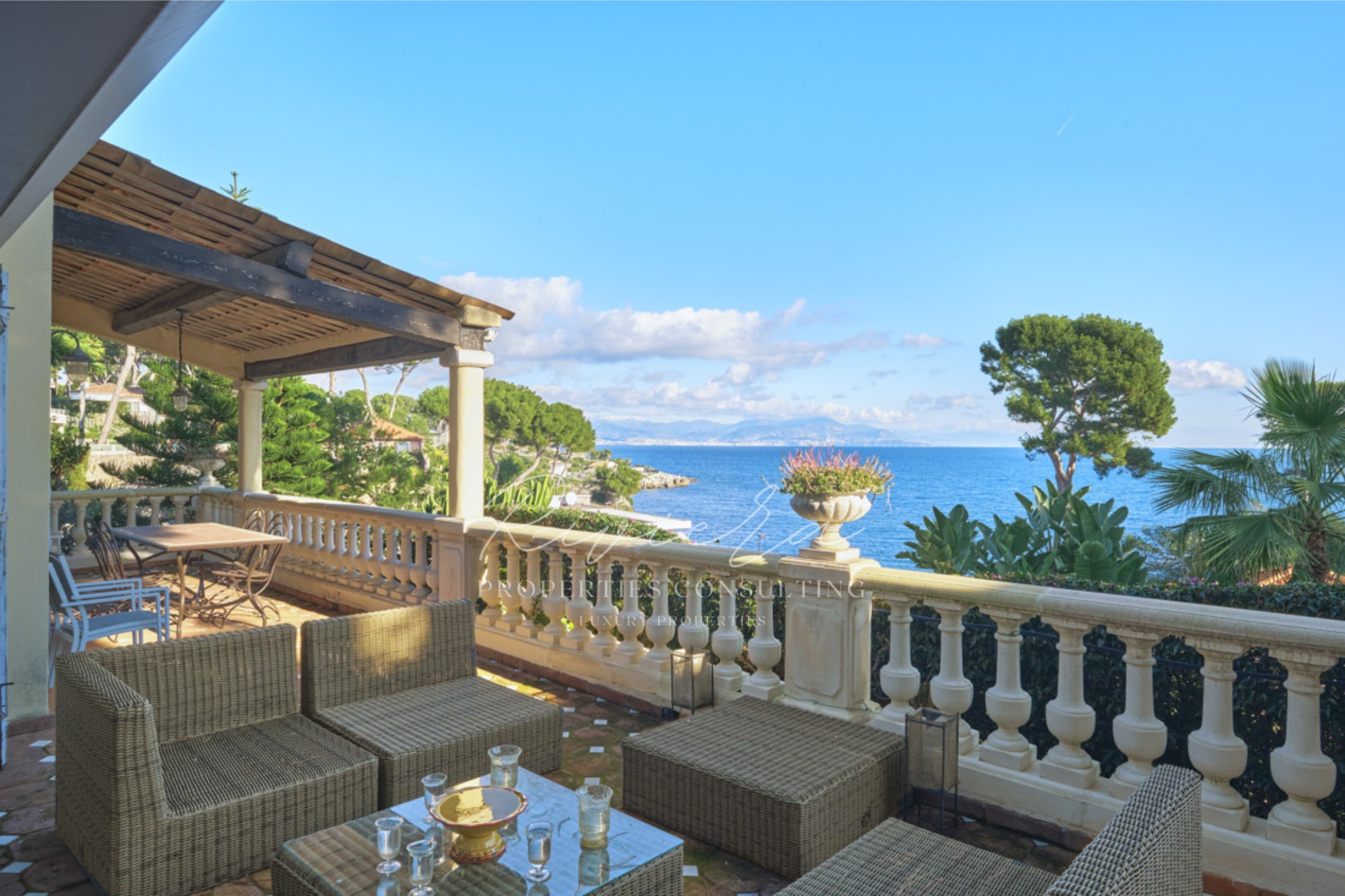 Charming property - Cap d'Antibes - sea view terrace