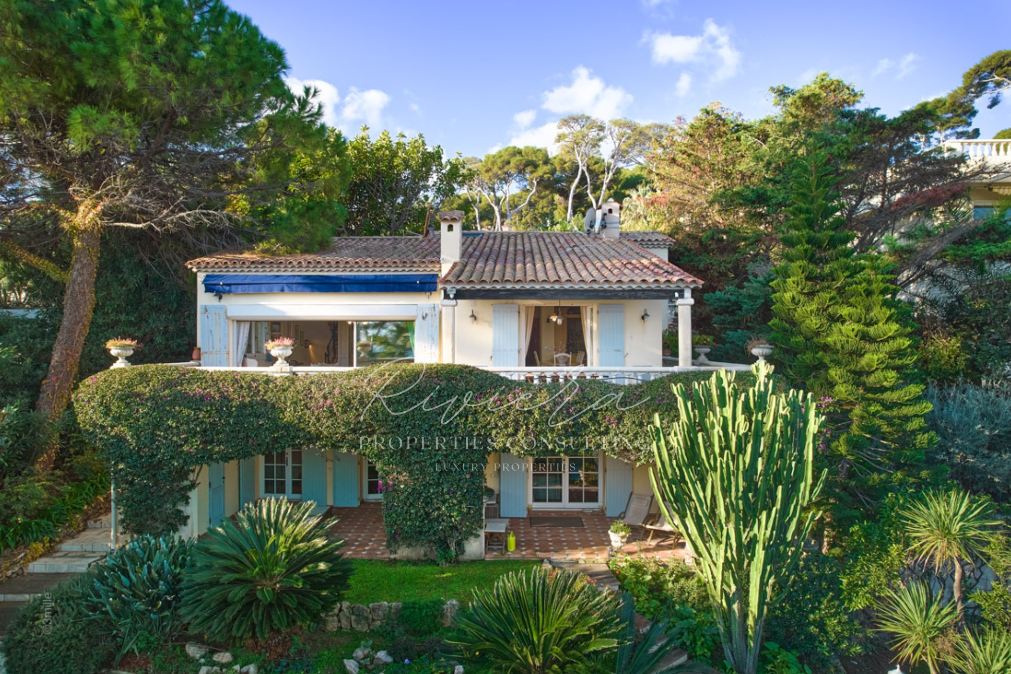 Charming property - Cap d'Antibes - front