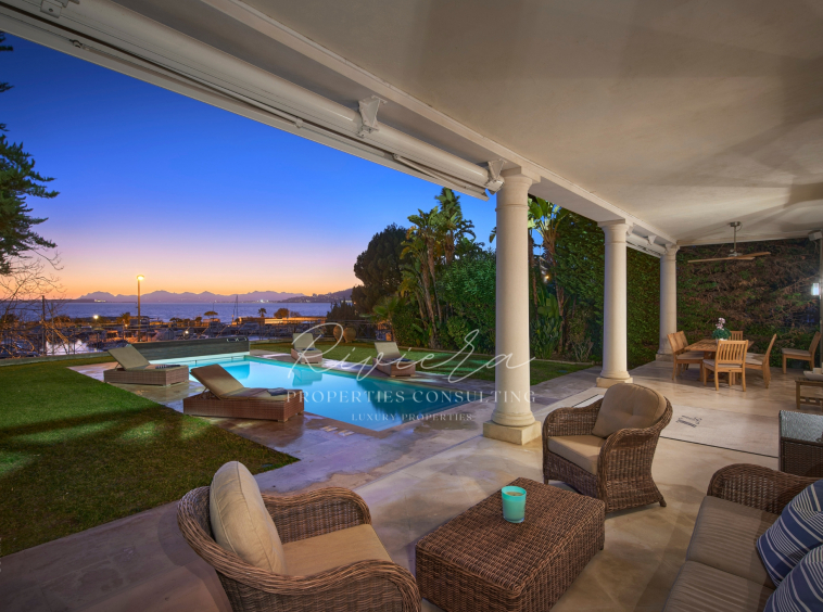 Waterfront Setting Villa - Cap d'Antibes - lounge terrace