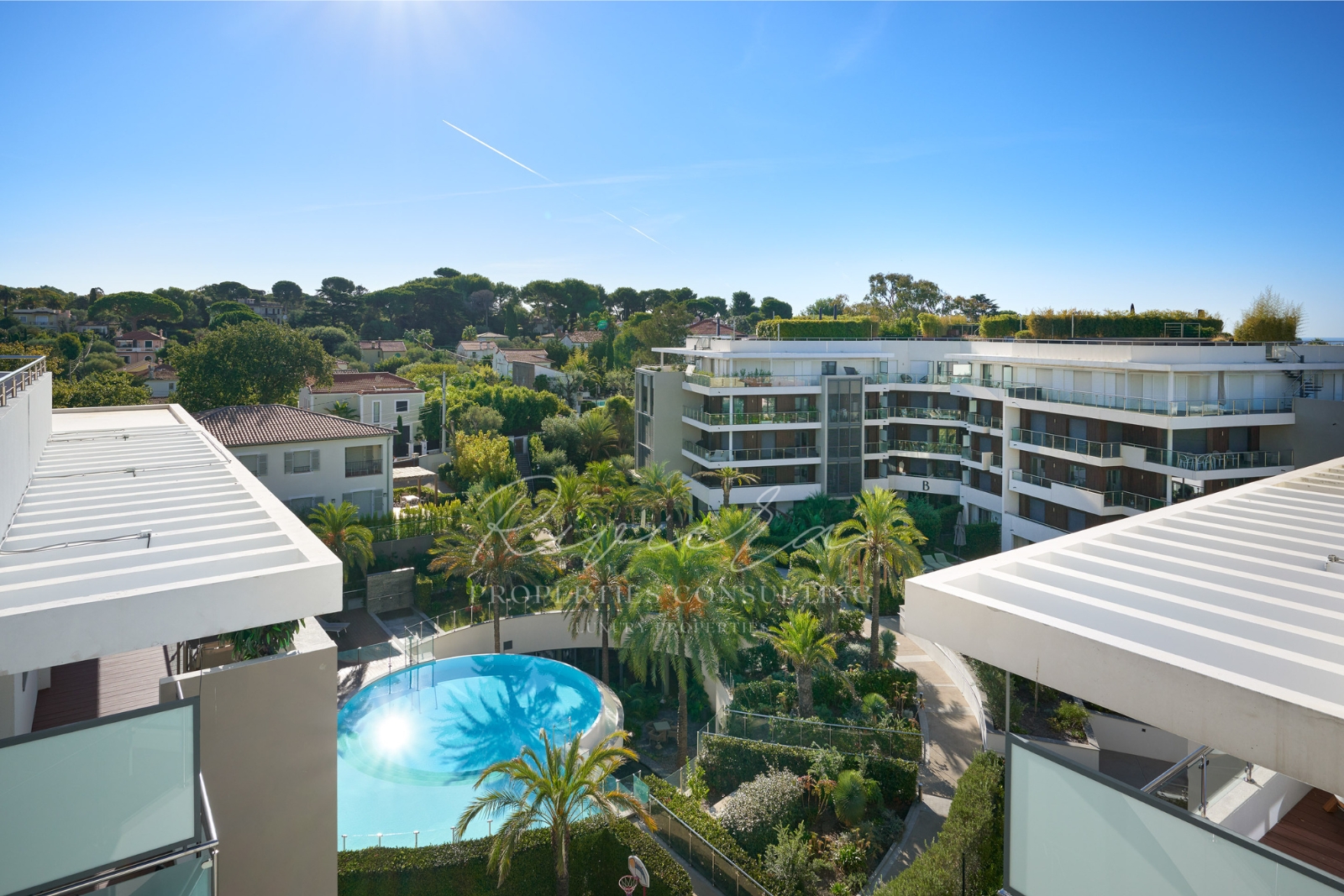 Ideally located within a luxury residence - Cap d'Antibes - garden