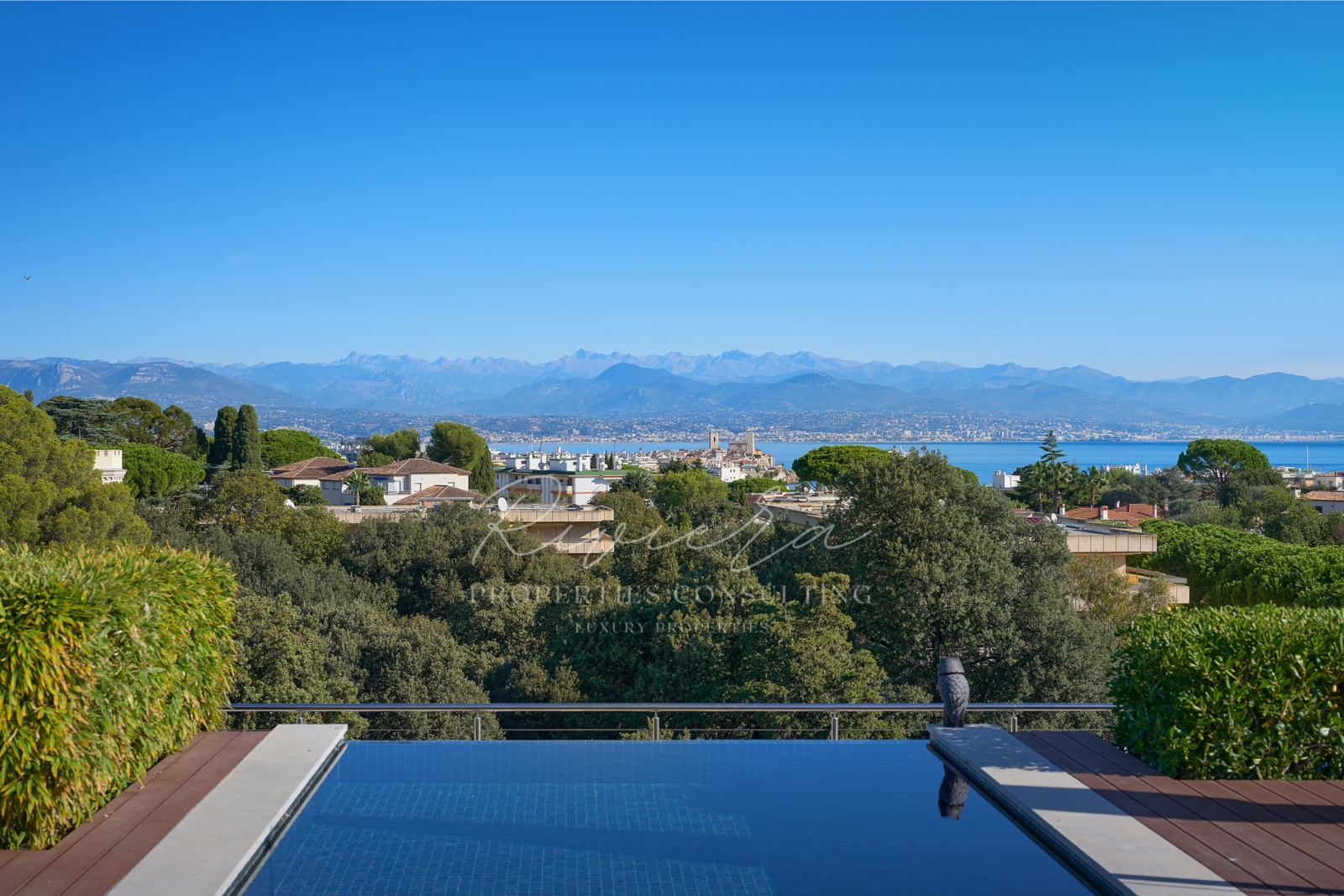 Stunning penthouse within a luxury residence - Cap d'Antibes - pool