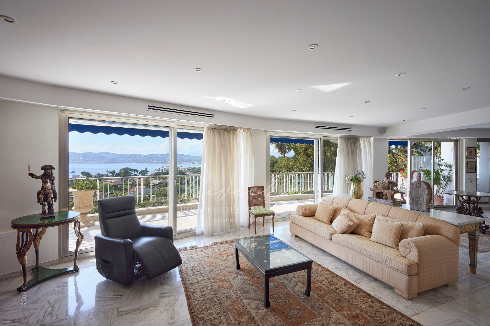 Unique apartment - Cap d'Antibes - living room